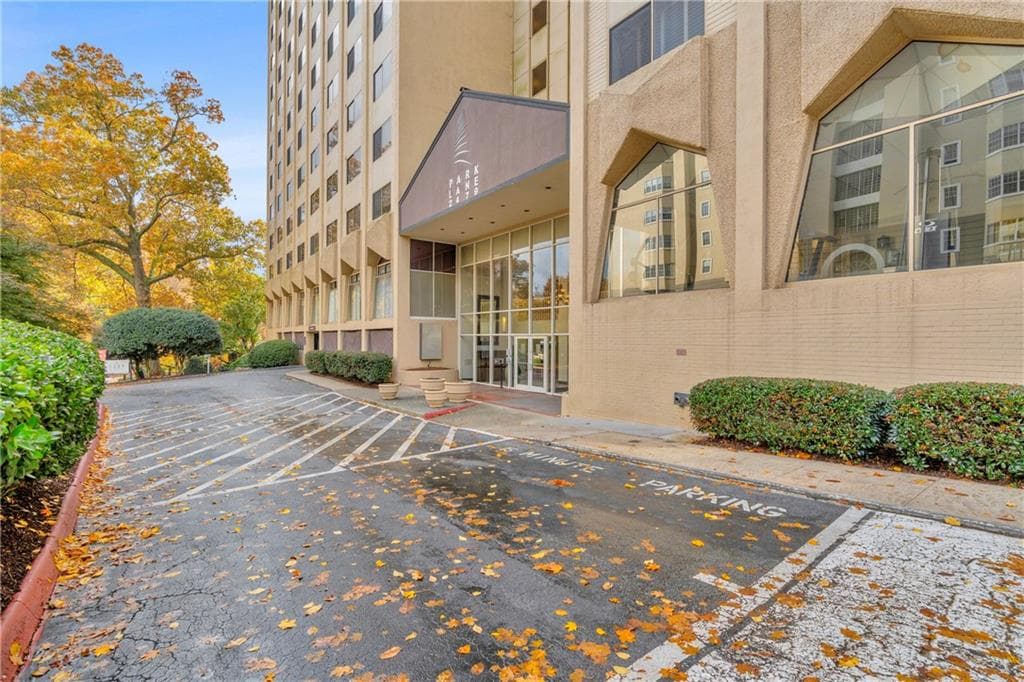 1 bedroom, 1 bathroom, 837 sq ft condominium for sale at 2479 Peachtree Road 506, Atlanta, GA 30305