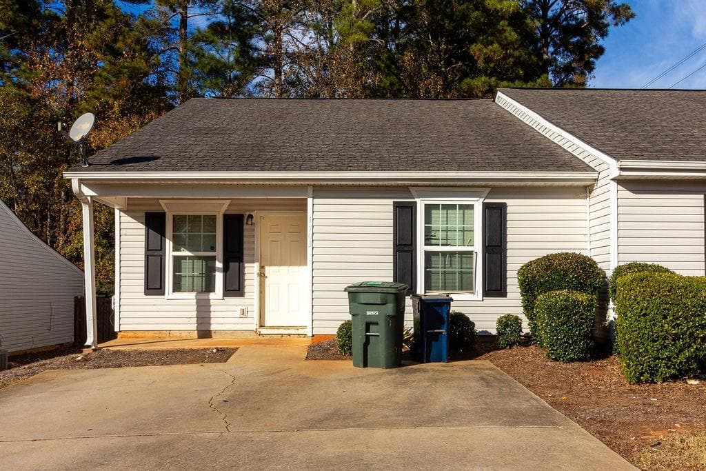 1703 Summerwoods Lane, Griffin, GA 30224 — most recent listing photo