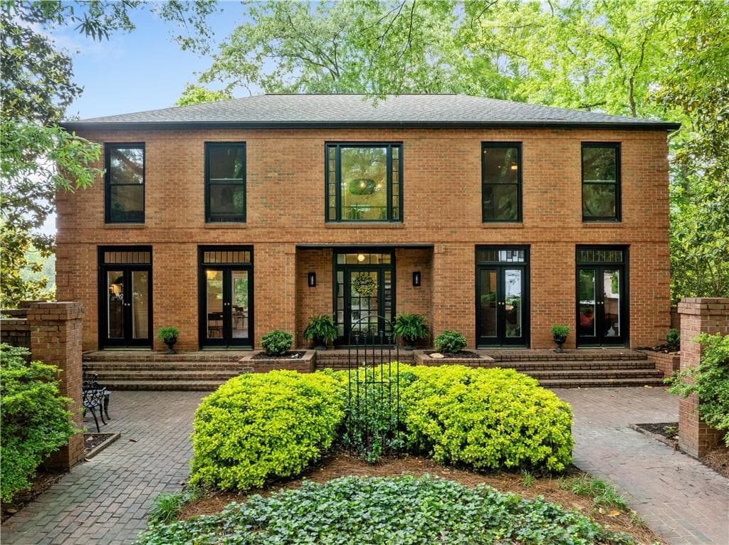 3 bedroom, 4 bathroom, 4,809 sq ft single family residence sold at 4411 Paces Battle, Atlanta, GA 30327