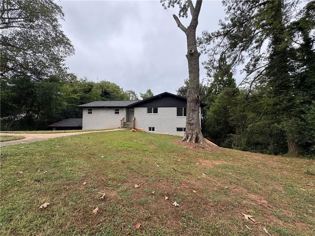 4 bedroom, 3 bathroom, 2,390 sq ft single family residence sold at 1679 Oak Lane, Atlanta, GA 30329