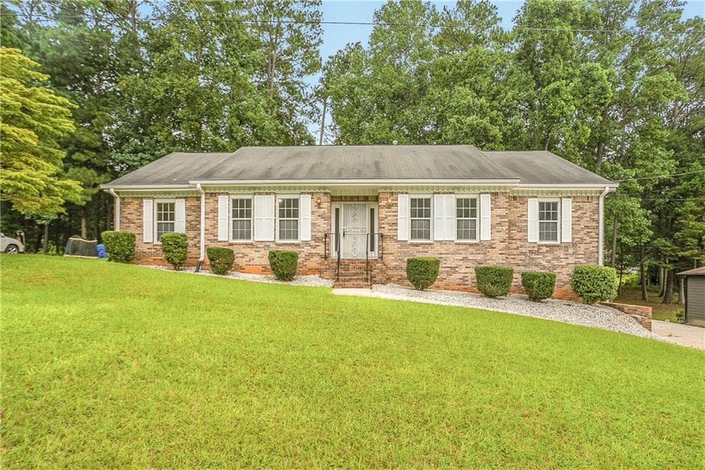 3 bedroom, 3 bathroom, 2,028 sq ft single family residence sold at 670 Timbergrove Drive, Atlanta, GA 30331