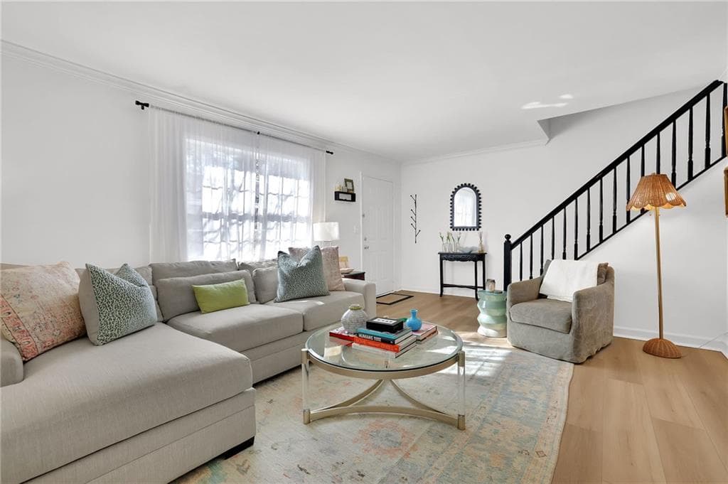 2 bedroom, 3 bathroom, 1,324 sq ft townhouse sold at 6900 Roswell Road 4I, Atlanta, GA 30328
