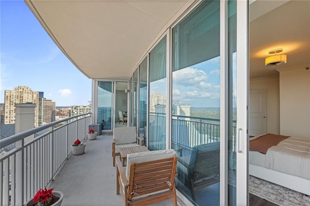 2 bedroom, 2 bathroom, 1,742 sq ft condominium sold at 3338 Peachtree Road 2803, Atlanta, GA 30326