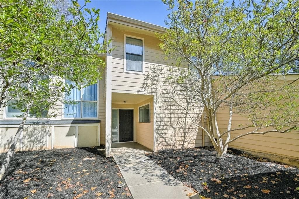 3 bedroom, 3 bathroom, 1,827 sq ft condominium sold at 1924 Variations Drive, Atlanta, GA 30329