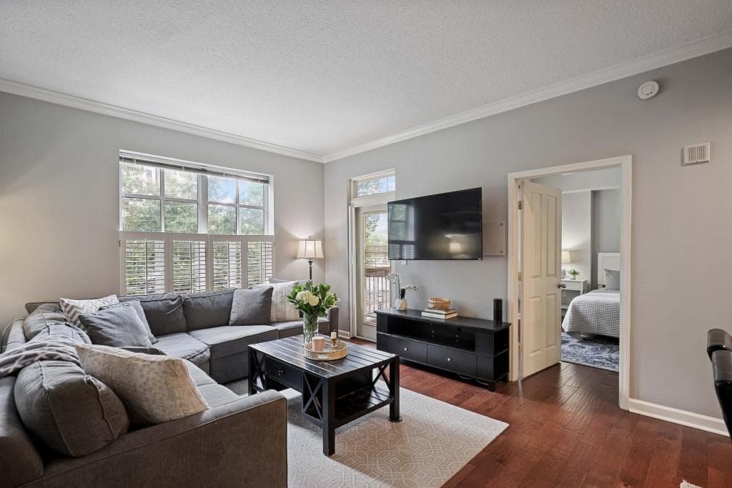 2 bedroom, 2 bathroom, 1,169 sq ft condominium sold at 1101 Juniper Street 219, Atlanta, GA 30309
