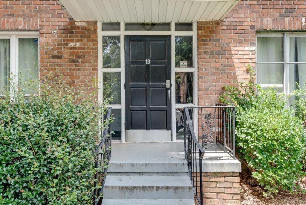 2 bedroom, 1 bathroom, 923 sq ft condominium sold at 510 Coventry Road 19B, Decatur, GA 30030