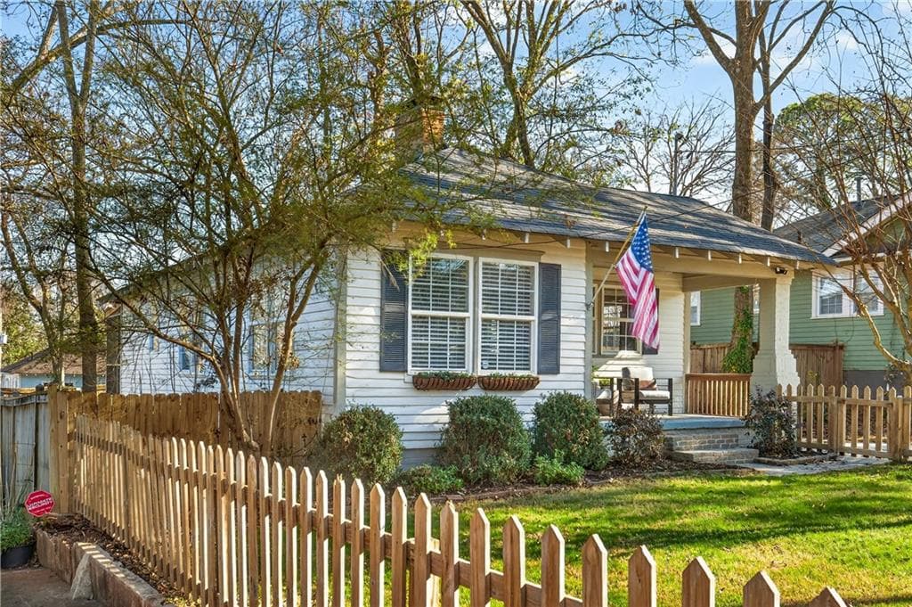 2 bedroom, 2 bathroom, 1,203 sq ft single family residence sold at 130 Battlefield Avenue, Atlanta, GA 30317