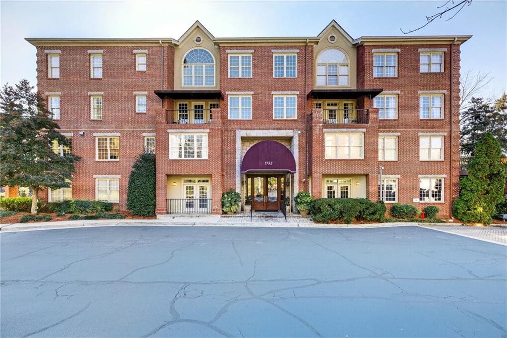 2 bedroom, 2 bathroom, 1,463 sq ft condominium sold at 1735 Peachtree Street 326, Atlanta, GA 30309