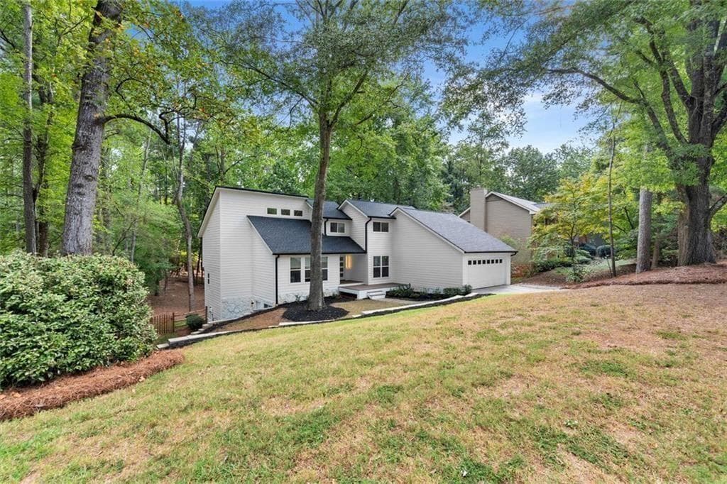 5 bedroom, 5 bathroom, 4,103 sq ft single family residence sold at 3040 Roxburgh Drive, Roswell, GA 30076