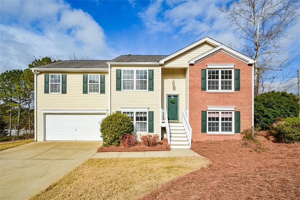 4 bedroom, 3 bathroom, 2,502 sq ft single family residence sold at 1000 River Plantation Drive, Woodstock, GA 30188