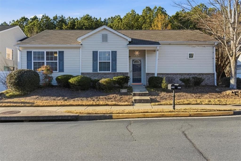 2 bedroom, 2 bathroom, 1,130 sq ft single family residence sold at 212 Hiawassee Drive, Woodstock, GA 30188