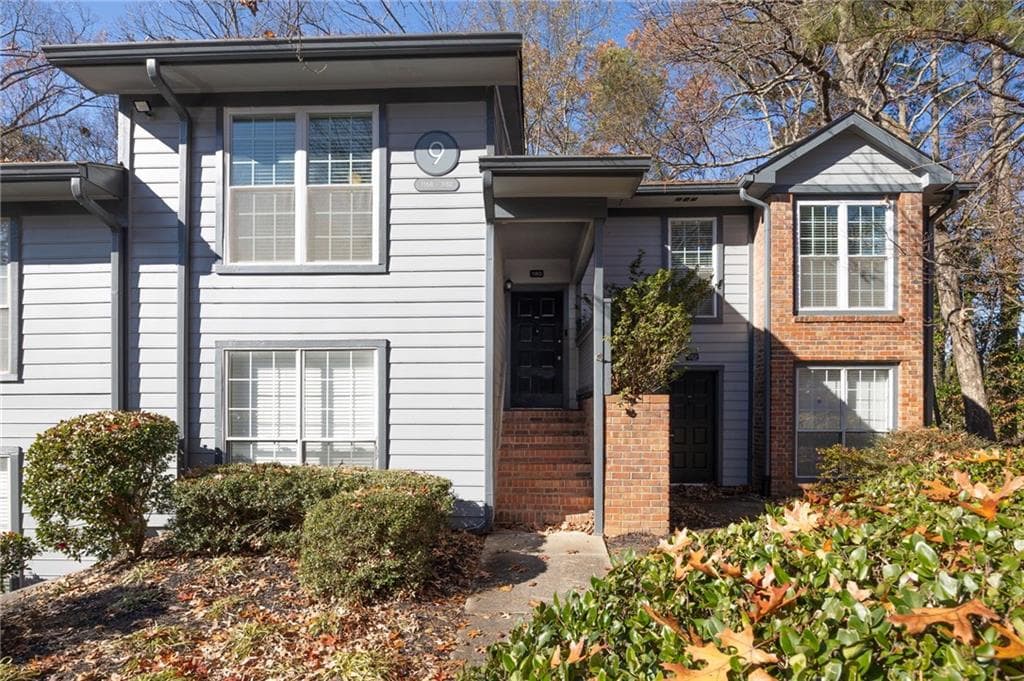 2 bedroom, 2 bathroom, 1,344 sq ft condominium sold at 1180 Weatherstone Drive, Atlanta, GA 30324