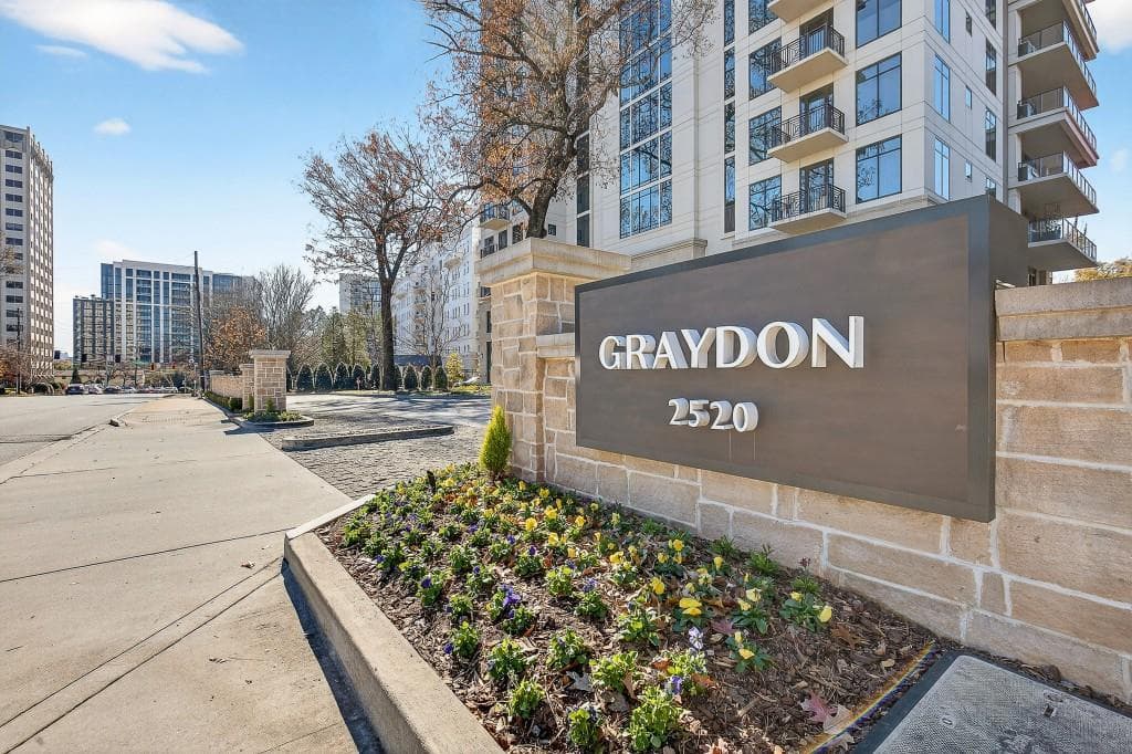2 bedroom, 3 bathroom, 2,577 sq ft condominium sold at 2520 Peachtree Road 703, Atlanta, GA 30305