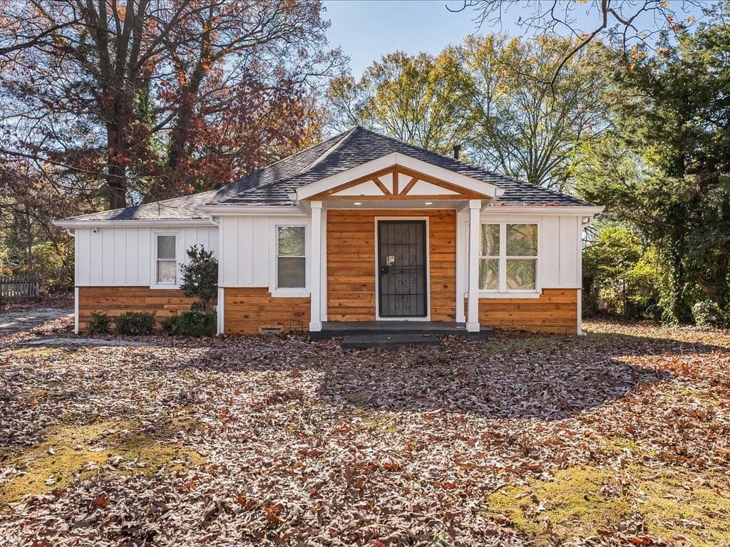 2 bedroom, 2 bathroom, 1,042 sq ft single family residence sold at 2040 Penelope Street, Atlanta, GA 30314