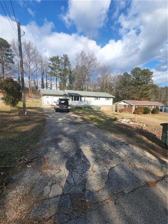 3 bedroom, 2 bathroom, 2,112 sq ft single family residence sold at 3313 Stoneybrook Drive, Douglasville, GA 30134