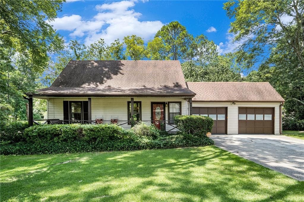 4 bedroom, 2 bathroom, 1,855 sq ft single family residence sold at 2627 Beaver Creek Xing, Powder Springs, GA 30127