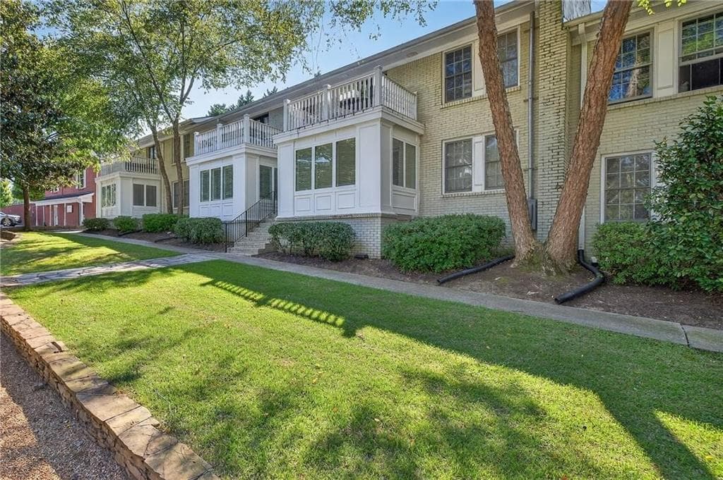 2 bedroom, 1 bathroom, 910 sq ft condominium sold at 1879 Johnson Road 3, Atlanta, GA 30306