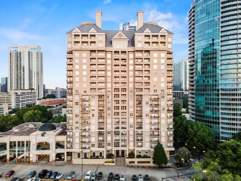 2 bedroom, 2 bathroom, 1,567 sq ft condominium sold at 3334 Peachtree Road 1207, Atlanta, GA 30326