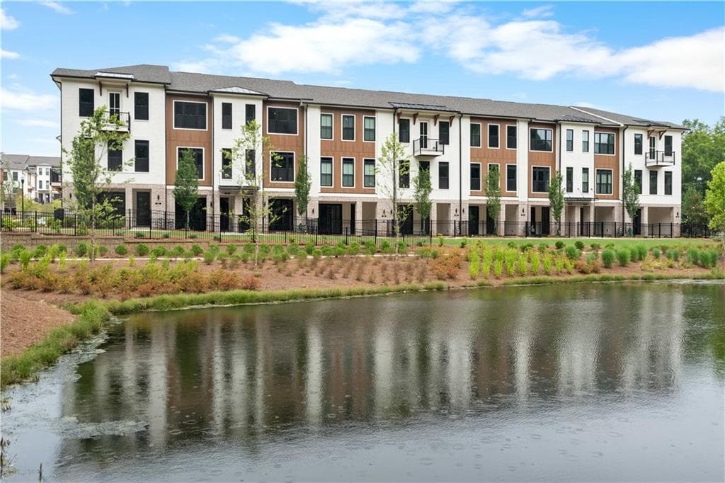 3 bedroom, 3 bathroom, 2,145 sq ft townhouse sold at 340 Olmstead Way 34, Alpharetta, GA 30022