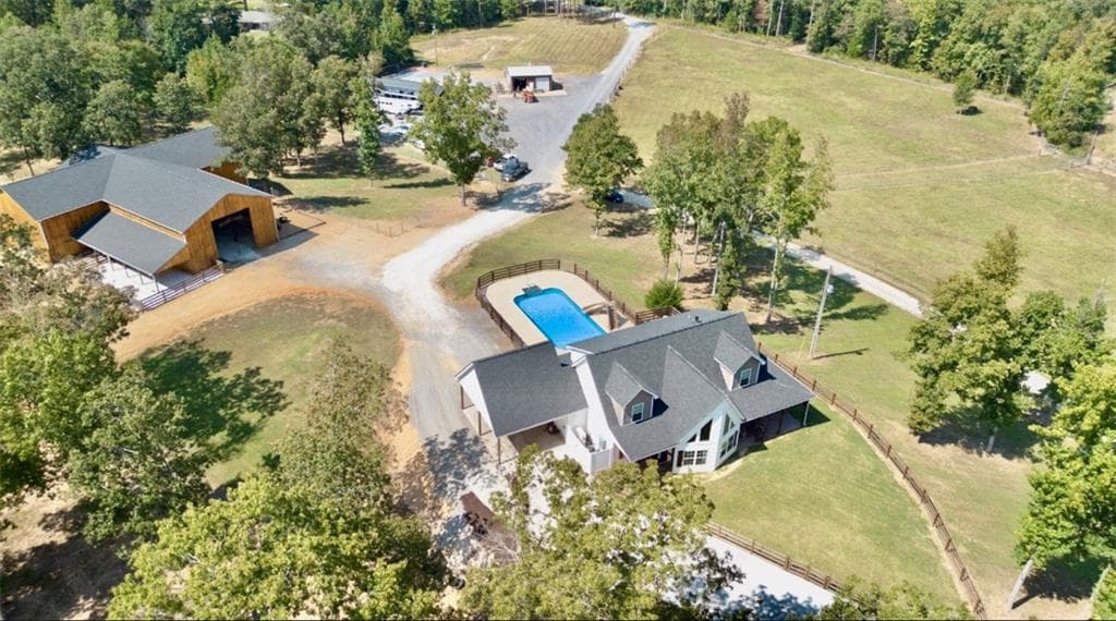 5 bedroom, 4 bathroom, 2,400 sq ft single family residence for sale at 286 County Road 28, Centre, AL 35960