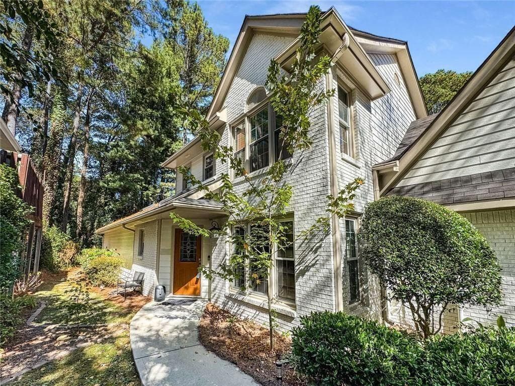 3 bedroom, 4 bathroom, 2,140 sq ft single family residence sold at 1023 Shady Valley Place, Atlanta, GA 30324