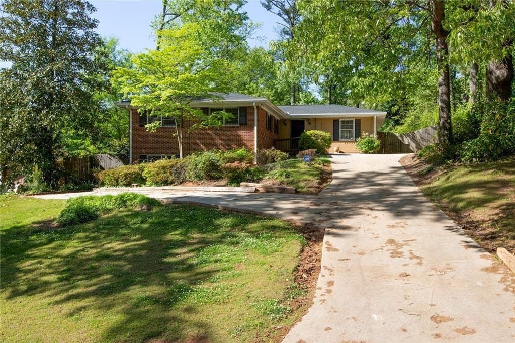4035 Brookcrest Circle, Decatur, GA 30032 — most recent listing photo