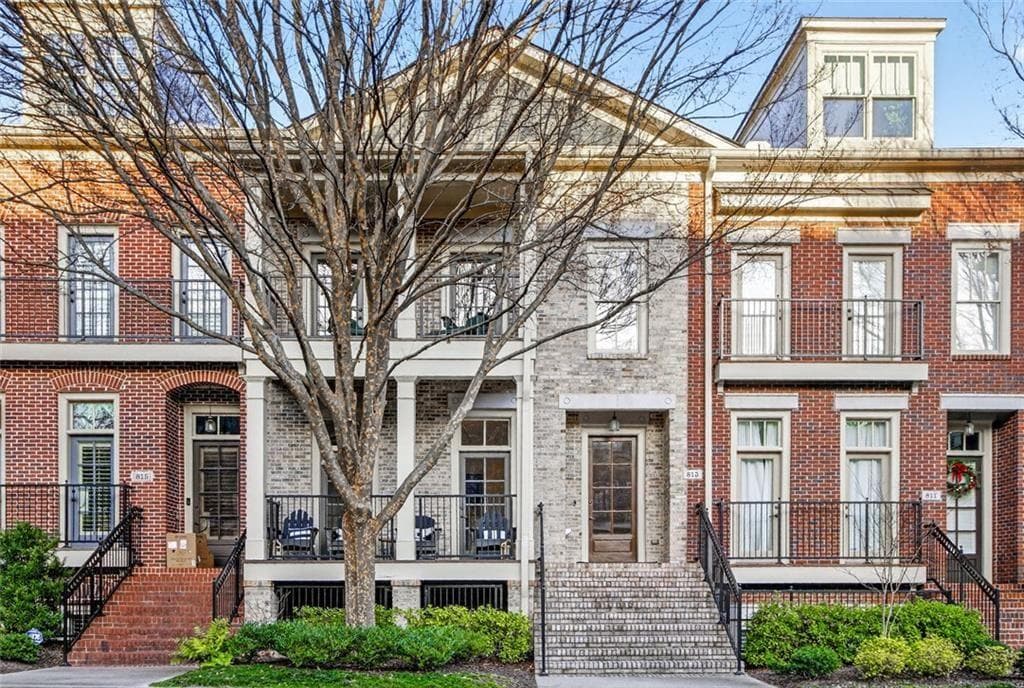 3 bedroom, 4 bathroom, 3,058 sq ft townhouse sold at 813 Creekgarden Court, Atlanta, GA 30339