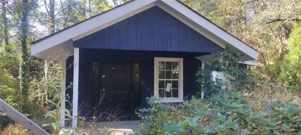 3 bedroom, 2 bathroom, 1,251 sq ft single family residence sold at 2535 Edwards Drive, Atlanta, GA 30318