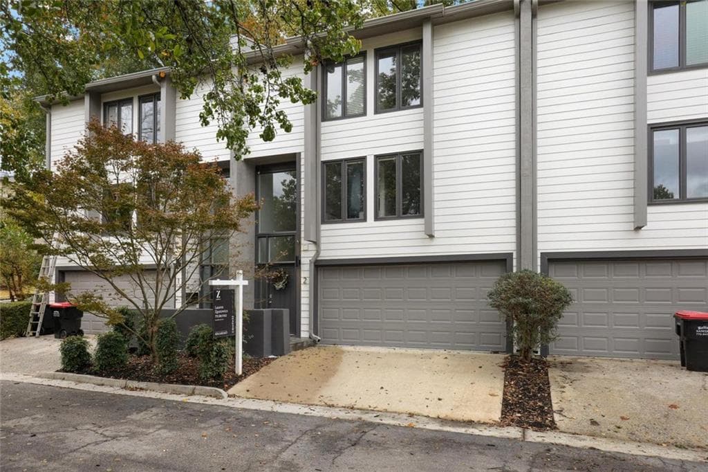 3 bedroom, 3 bathroom, 2,188 sq ft condominium sold at 4010 Roswell Road A2, Atlanta, GA 30342