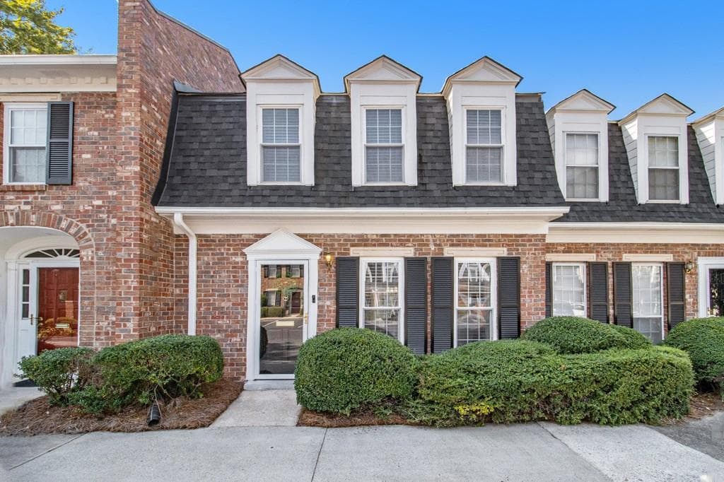 2 bedroom, 3 bathroom, 1,320 sq ft condominium sold at 2 George Wythe Place, Atlanta, GA 30318