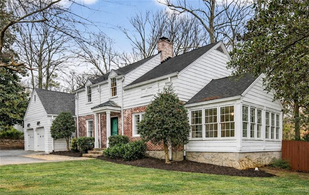 3 bedroom, 3 bathroom, 2,394 sq ft single family residence sold at 4105 Peachtree Dunwwoody Road, Atlanta, GA 30342