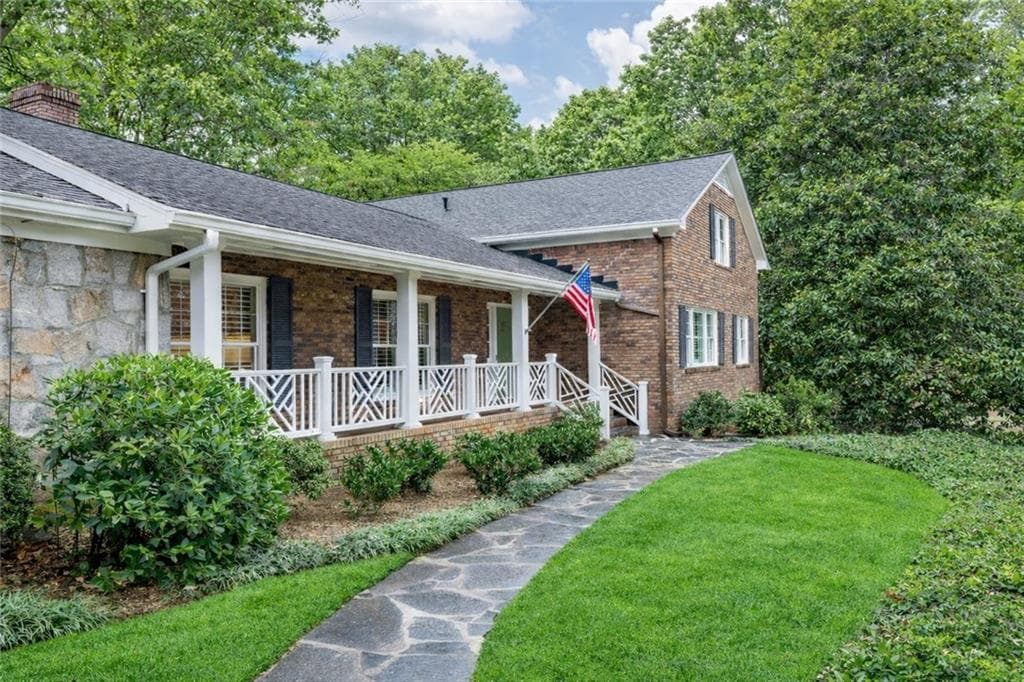 4 bedroom, 5 bathroom, 3,287 sq ft single family residence sold at 690 Fair Oaks Manor, Atlanta, GA 30327