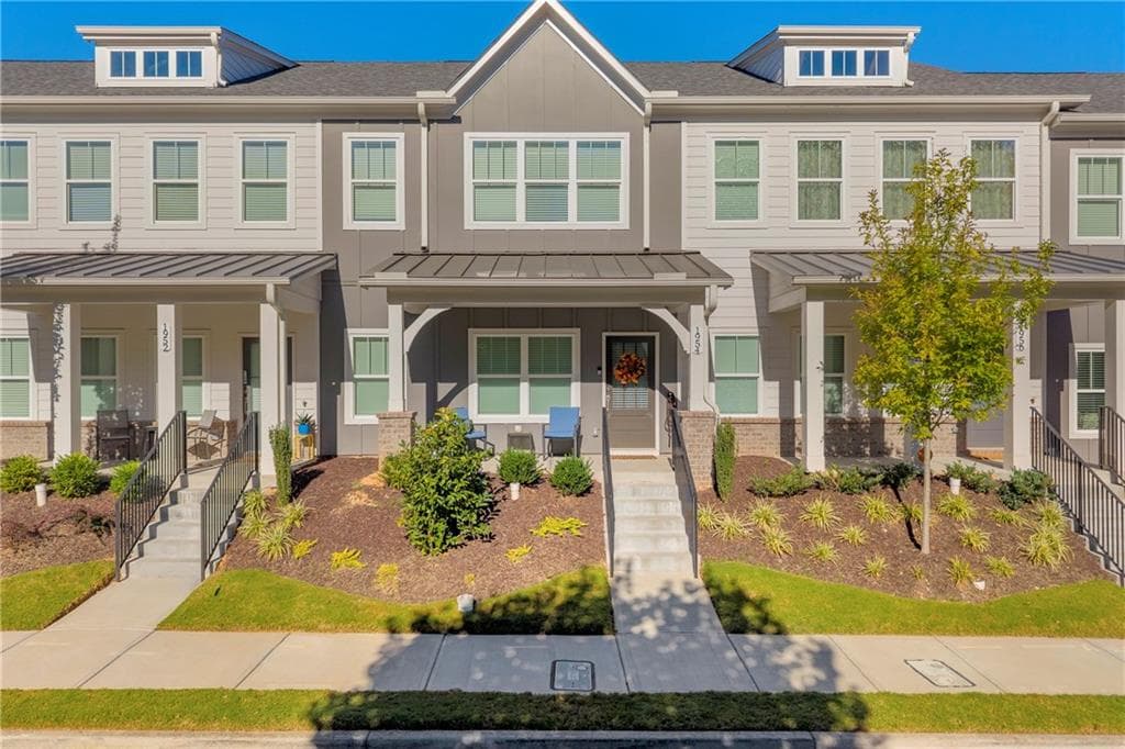 3 bedroom, 3 bathroom, 1,396 sq ft townhouse sold at 1954 Sanford Drive, Atlanta, GA 30318
