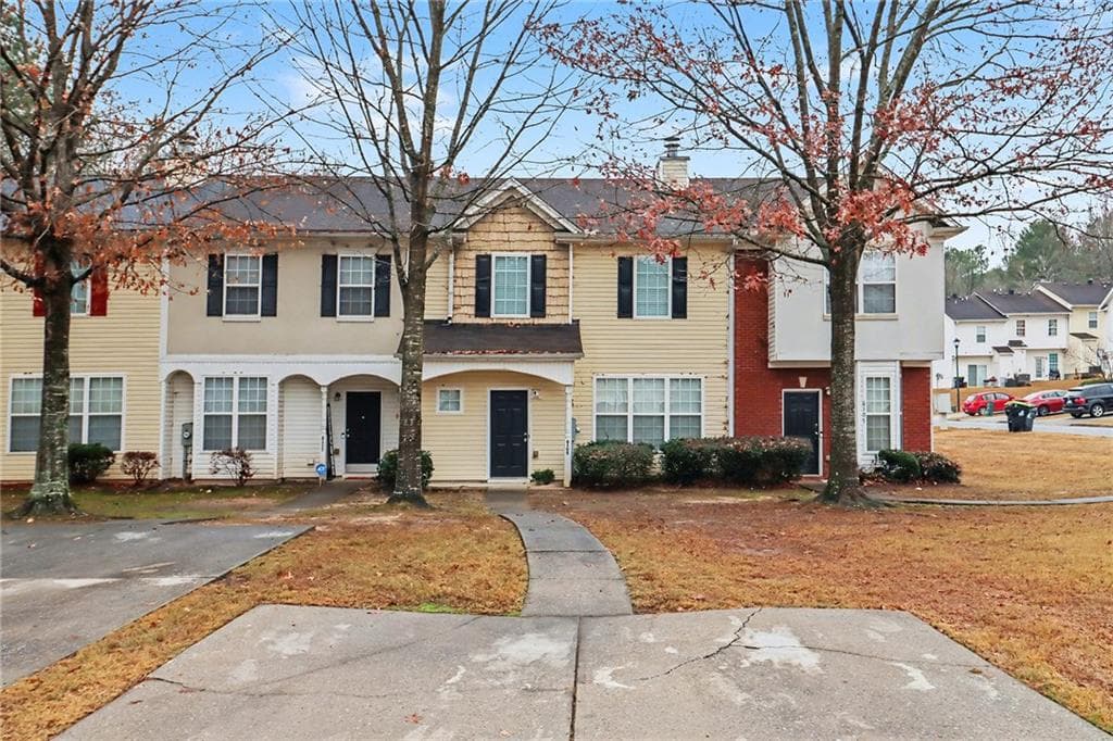 3 bedroom, 3 bathroom, 1,566 sq ft townhouse for sale at 6109 Camden Forrest Drive, Riverdale, GA 30296
