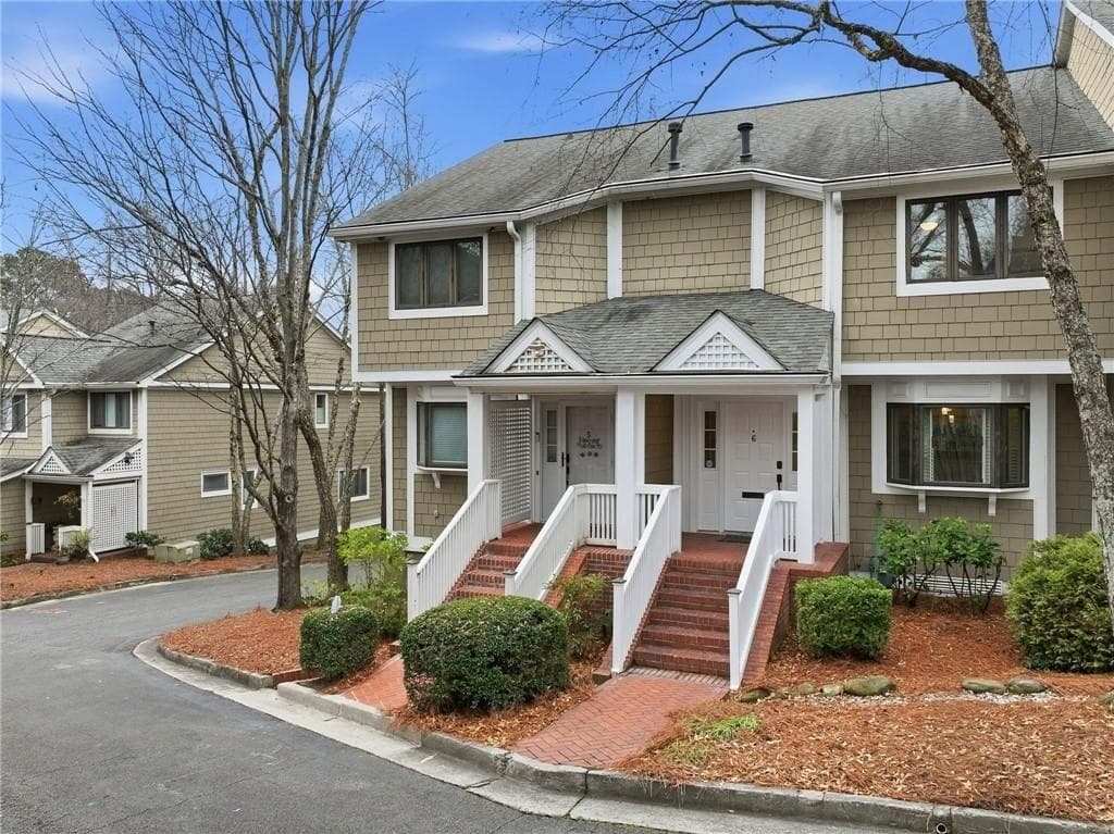 3 bedroom, 4 bathroom, 2,528 sq ft townhouse sold at 6 Alston Place, Atlanta, GA 30324