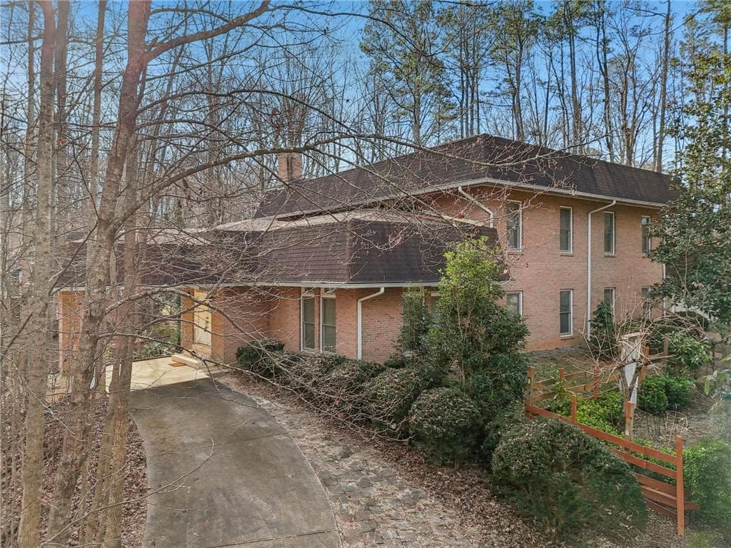 8 bedroom, 7 bathroom, 5,643 sq ft single family residence sold at 420 Link Road, Alpharetta, GA 30022