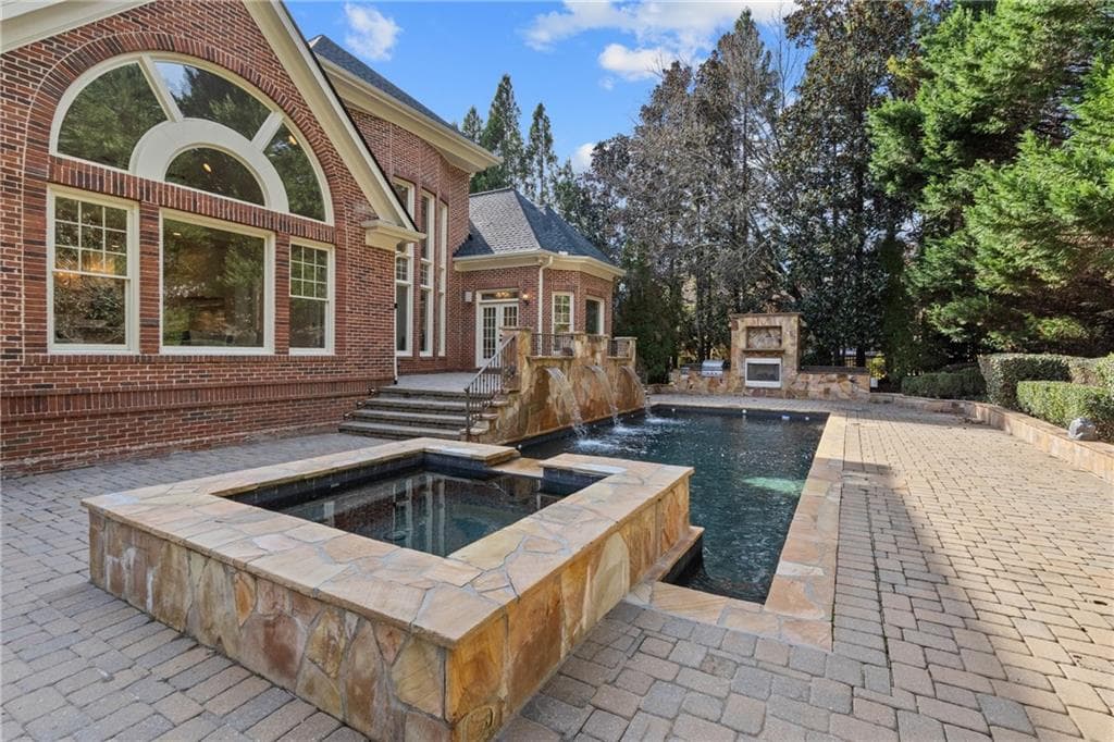 6 bedroom, 6 bathroom, 7,563 sq ft single family residence sold at 1017 Cherbury Lane, Alpharetta, GA 30022