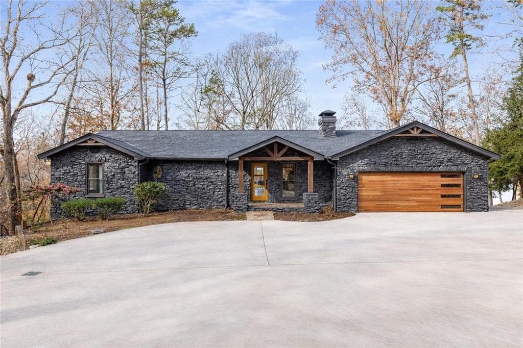 4 bedroom, 3 bathroom, 3,958 sq ft single family residence sold at 2519 Katherine Circle, Gainesville, GA 30506