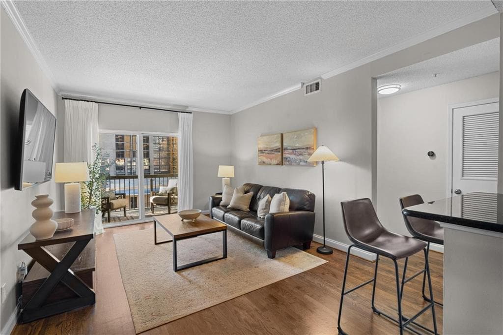 2 bedroom, 2 bathroom, 1,119 sq ft condominium sold at 1074 Peachtree Walk B301, Atlanta, GA 30309