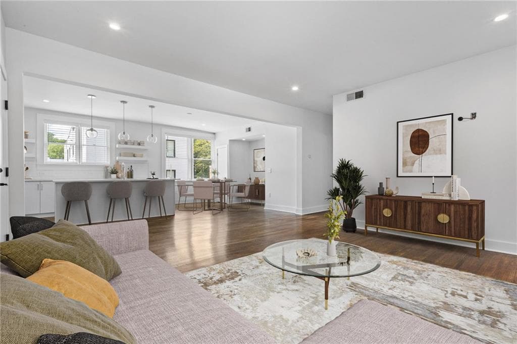 2 bedroom, 2 bathroom, 1,357 sq ft condominium sold at 78 Peachtree Memorial Drive 2, Atlanta, GA 30309