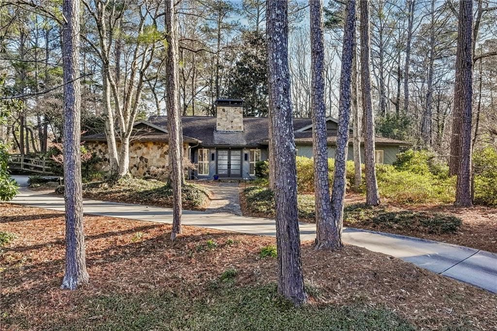 3 bedroom, 3 bathroom, 2,472 sq ft single family residence sold at 385 Stone Mill Trail, Atlanta, GA 30328