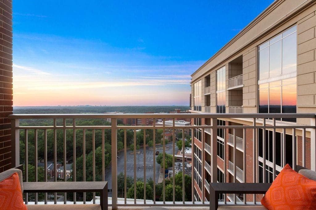 2 bedroom, 3 bathroom, 1,689 sq ft condominium sold at 1820 Peachtree Street 1709, Atlanta, GA 30309