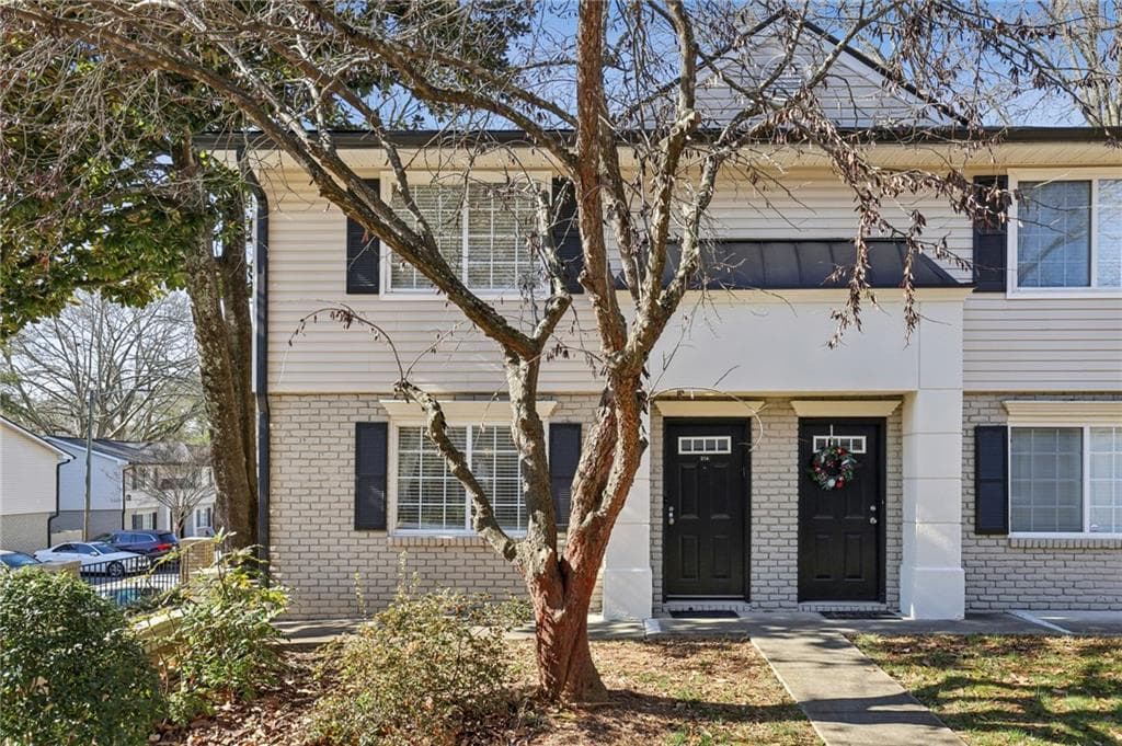 2 bedroom, 2 bathroom, 1,000 sq ft condominium sold at 6940 Roswell Road A21, Atlanta, GA 30328