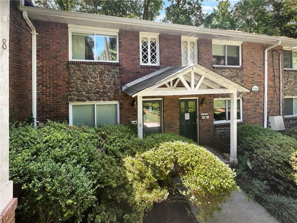 2 bedroom, 2 bathroom, 1,116 sq ft condominium sold at 2416 Peachwood Circle 9, Atlanta, GA 30345