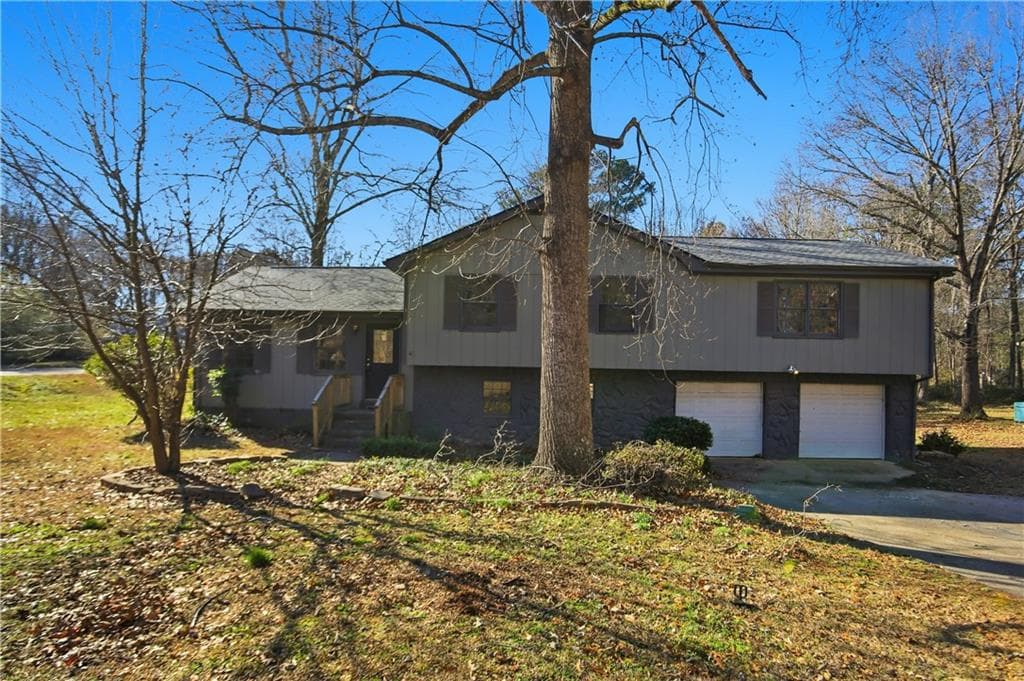 5 bedroom, 3 bathroom, 2,288 sq ft single family residence under contract at 175 Wellington Drive, Mcdonough, GA 30252