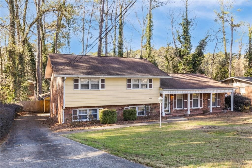 4 bedroom, 2 bathroom single family residence sold at 2661 The Fontainebleau, Atlanta, GA 30331