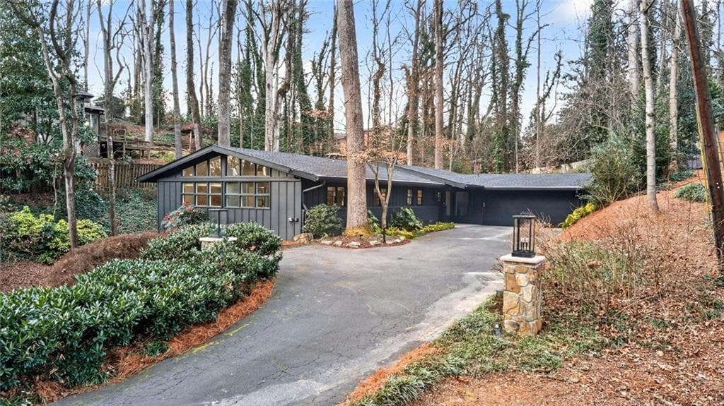 3 bedroom, 2 bathroom, 2,255 sq ft single family residence sold at 550 Forest Hills Drive, Atlanta, GA 30342