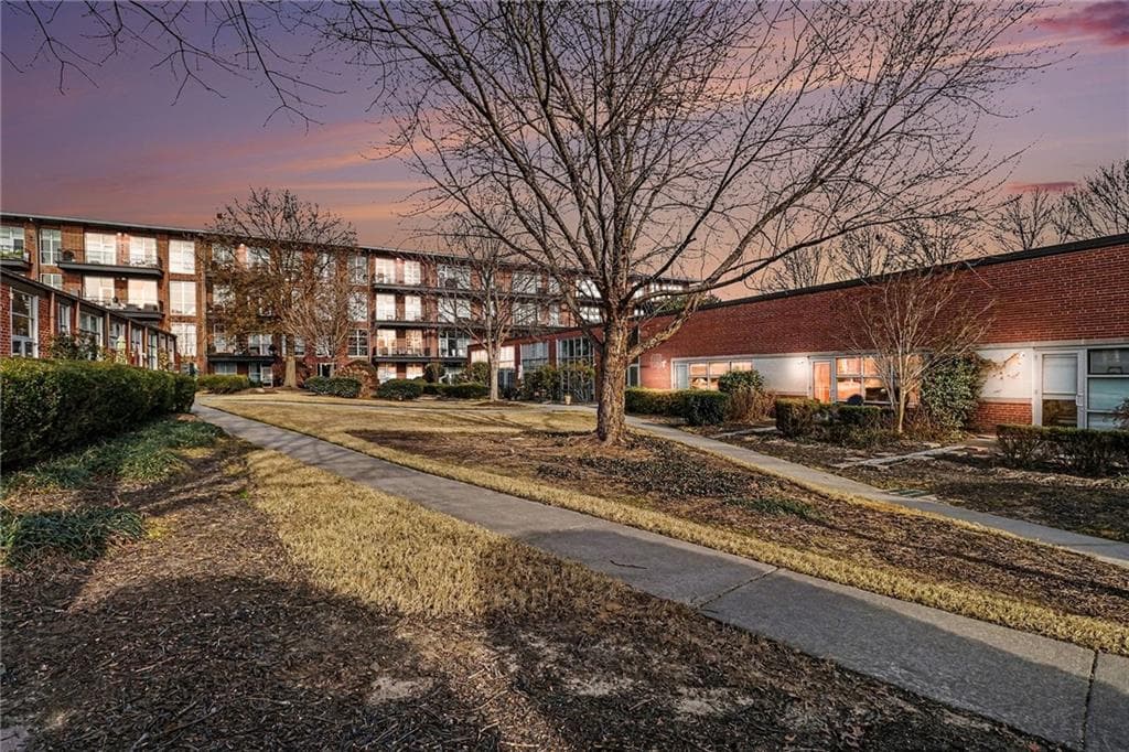 2 bedroom, 2 bathroom, 1,197 sq ft condominium sold at 5200 Peachtree Road 2101, Atlanta, GA 30341