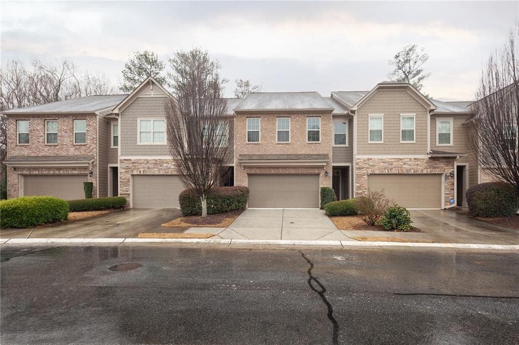 3 bedroom, 3 bathroom townhouse sold at 1571 Trailview Way, Atlanta, GA 30329
