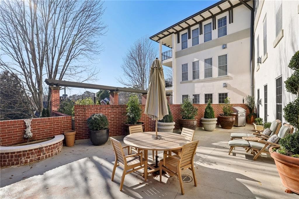 1 bedroom, 1 bathroom, 900 sq ft condominium sold at 3101 Howell Mill Road 121, Atlanta, GA 30327